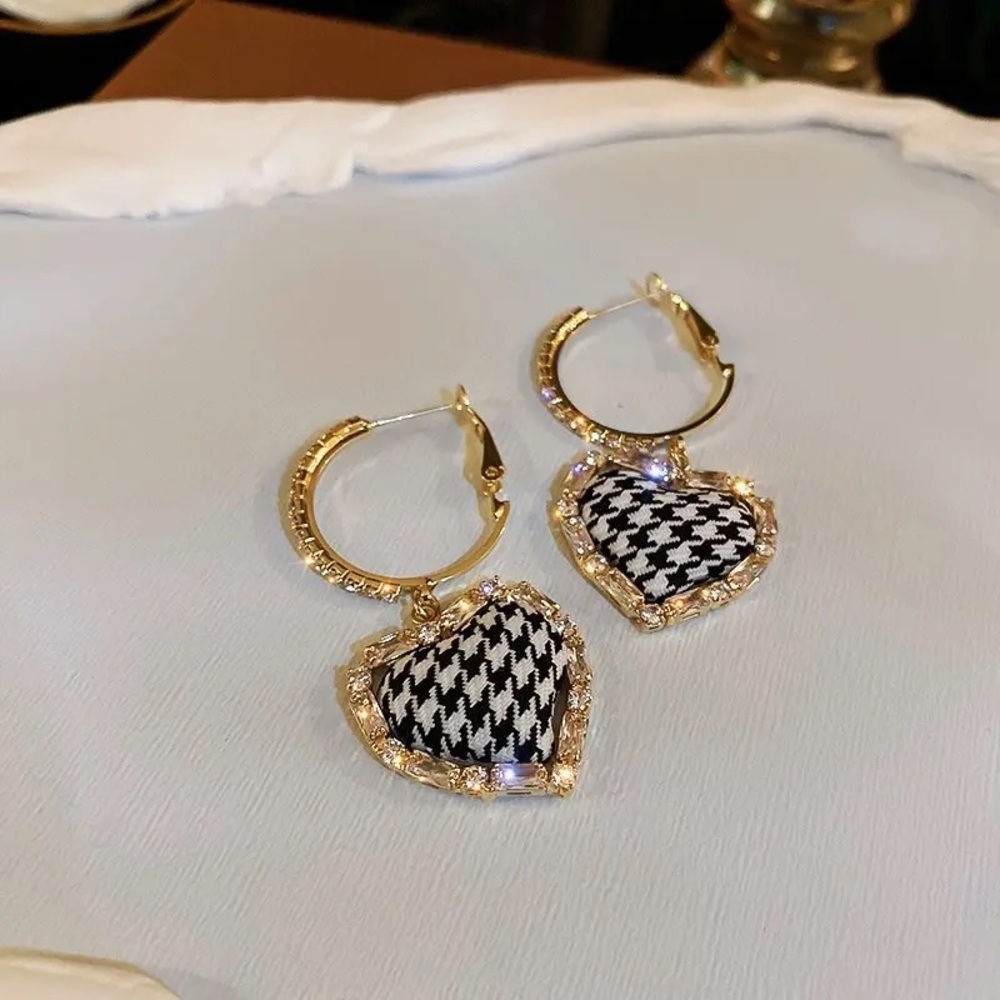 💖5 items for $25 Sale!💖 Heart Shape Rhinestone Drop Earrings - Picture 3 of 6